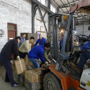 青年志愿者服務(wù)隊(duì)奔赴車間助力一線